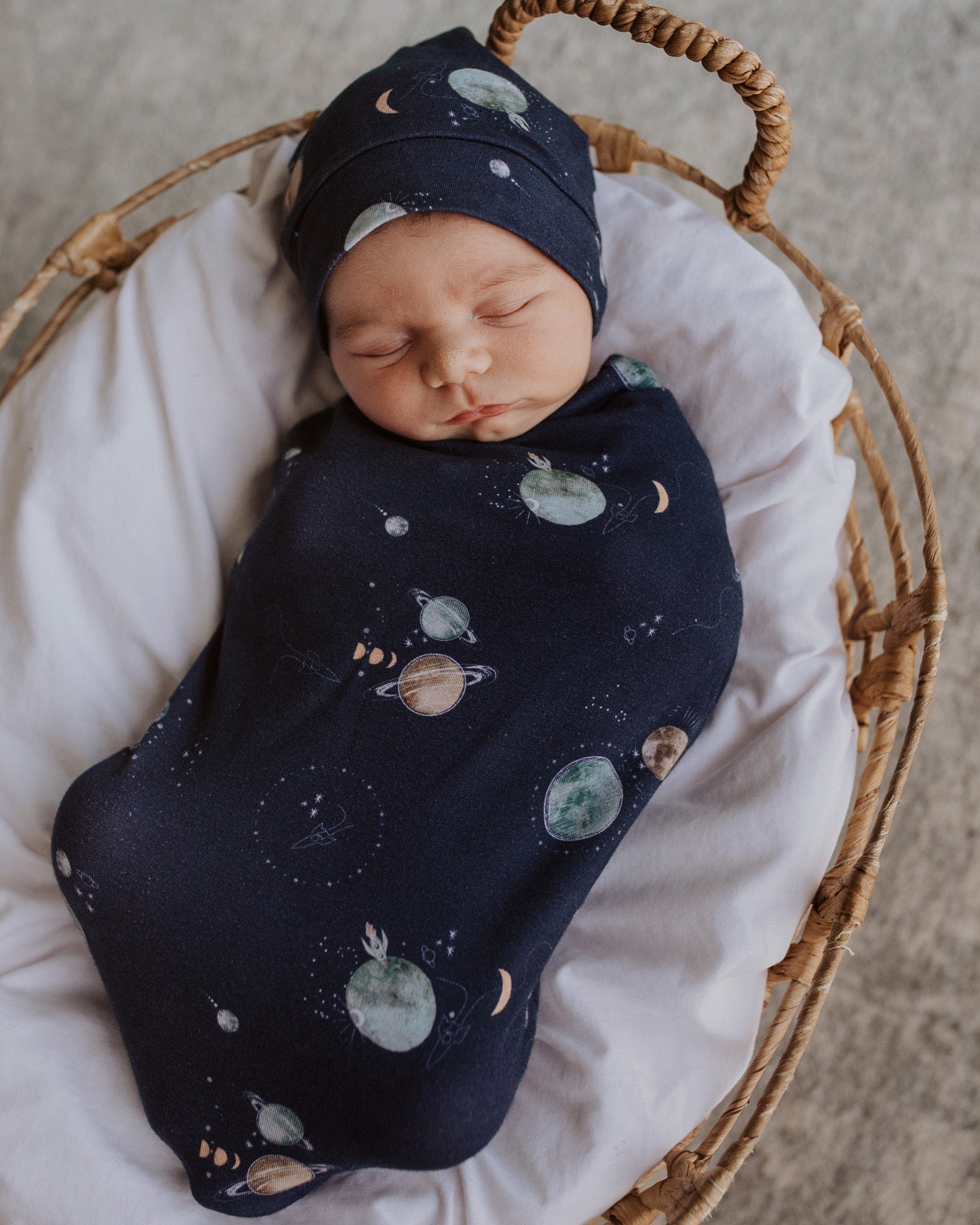 [Snuggle Hunny] Snuggle Swaddle & Beanie Set — Milky Way