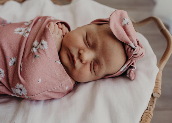 [Snuggle Hunny] Snuggle Swaddle & Topknot Set — Daisy