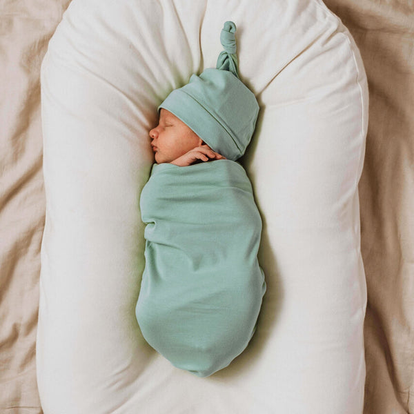 [Snuggle Hunny] Snuggle Swaddle & Beanie Set — Sage